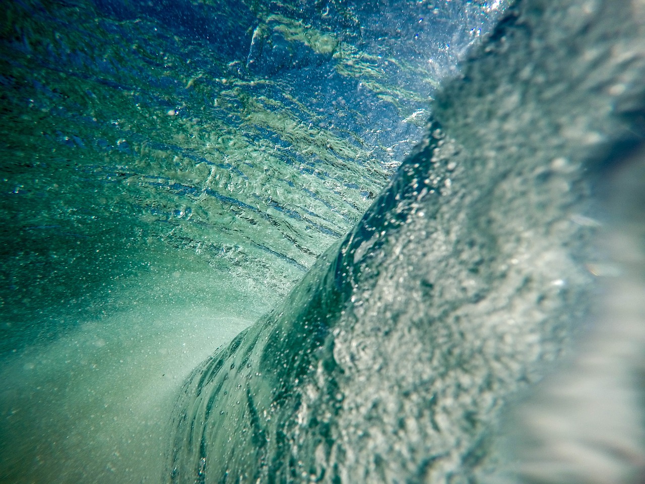 Image - water wave inside tube foam