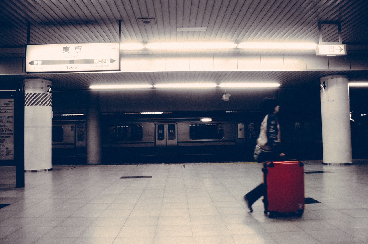 Image - train subway underground station