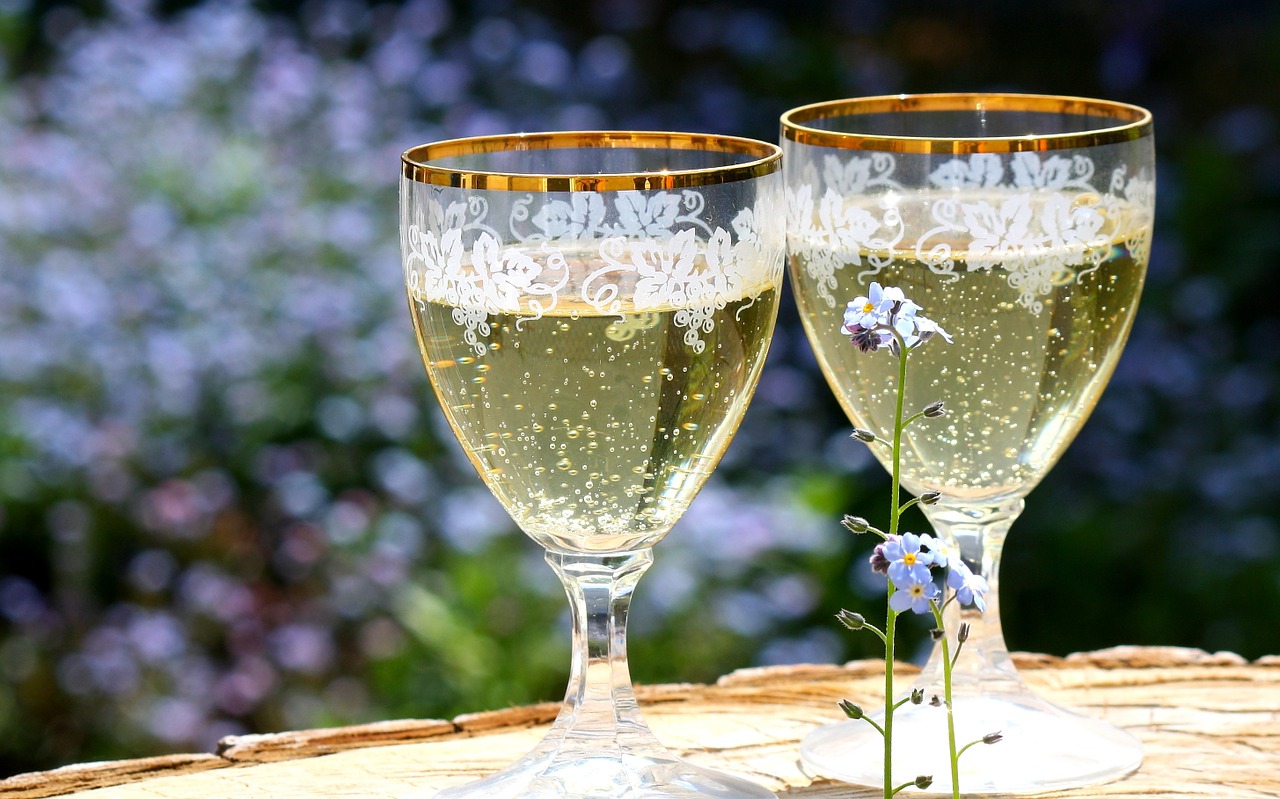 Image - champagne glasses abut spring