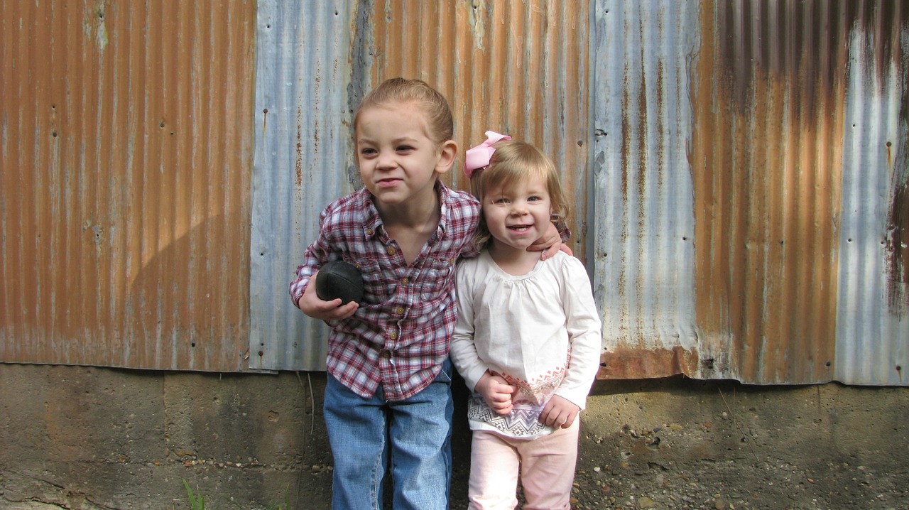 Image - siblings young kids children girl
