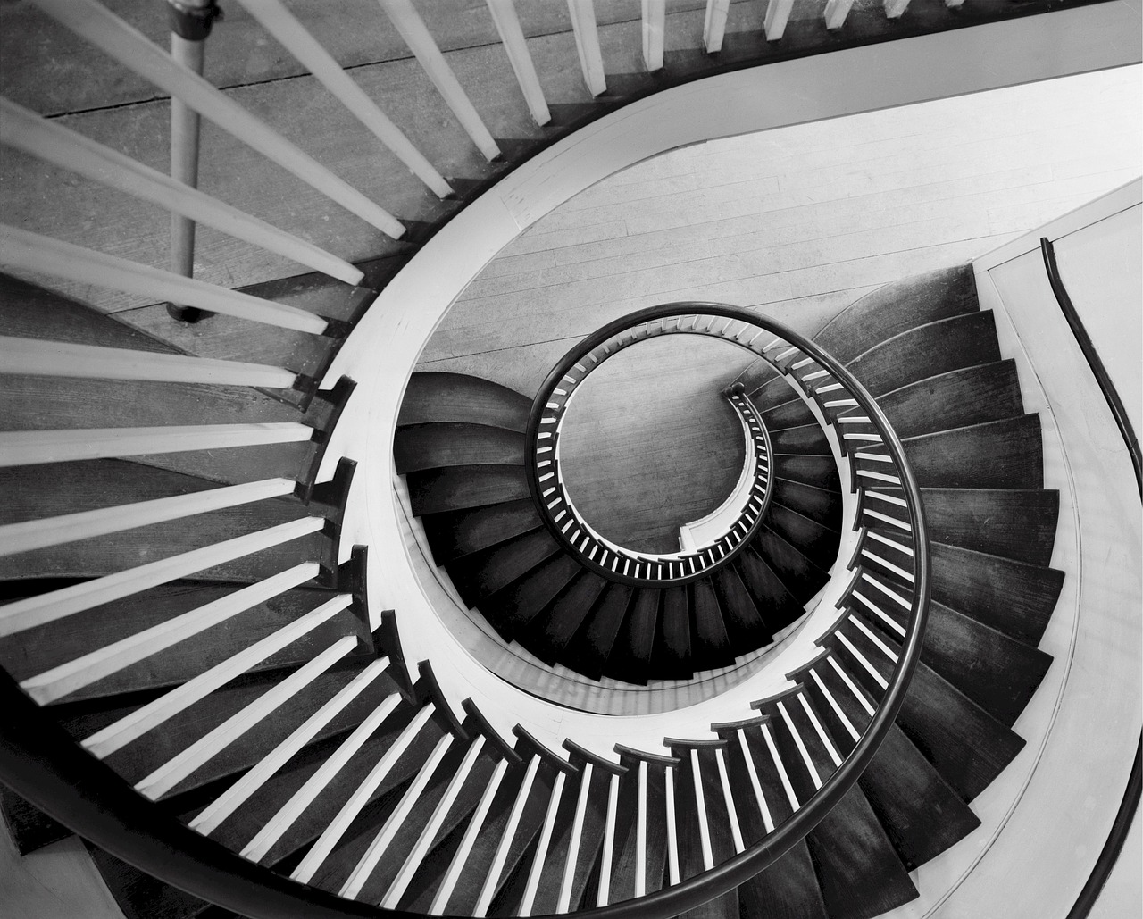 Image - spiral staircase historic