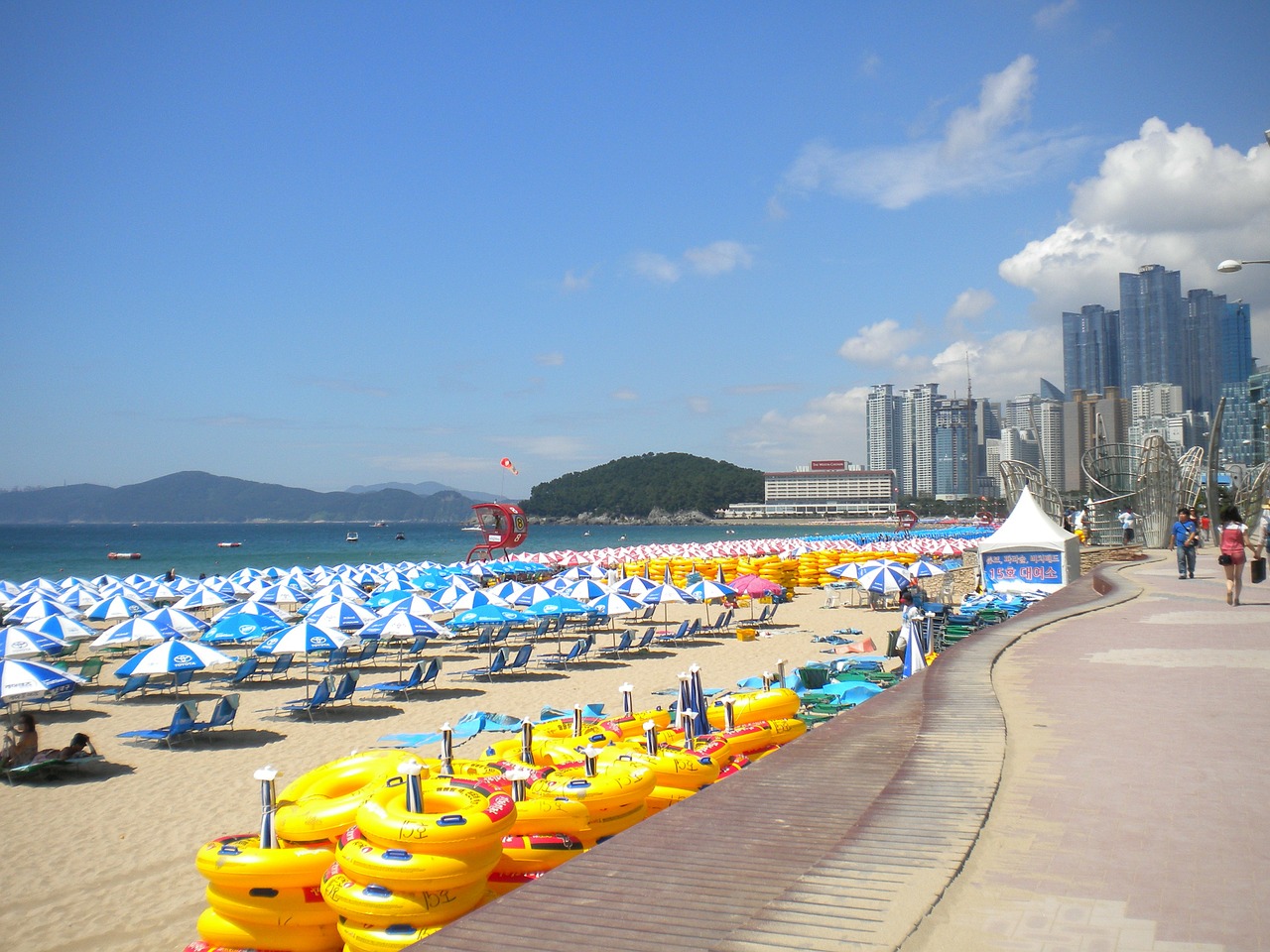 Image - busan haeundae beach umbrellas