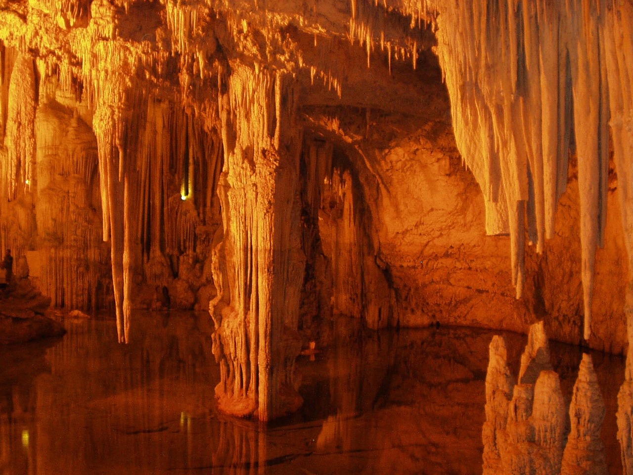 Image - cave stalagmites stalactites