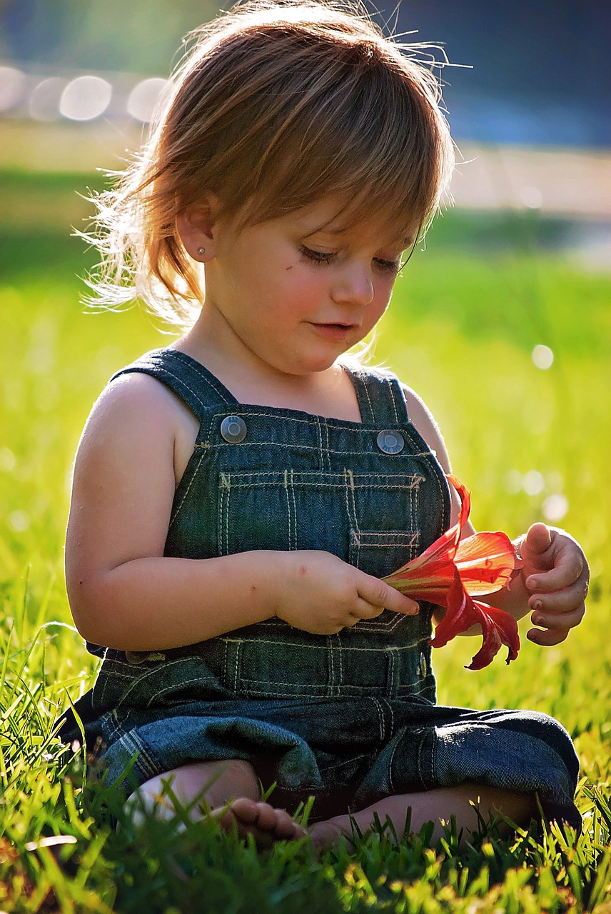 Image - girl sitting flower red baby