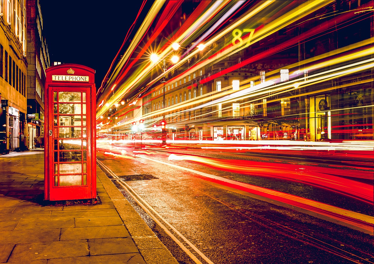 Image - telephone booth red london england