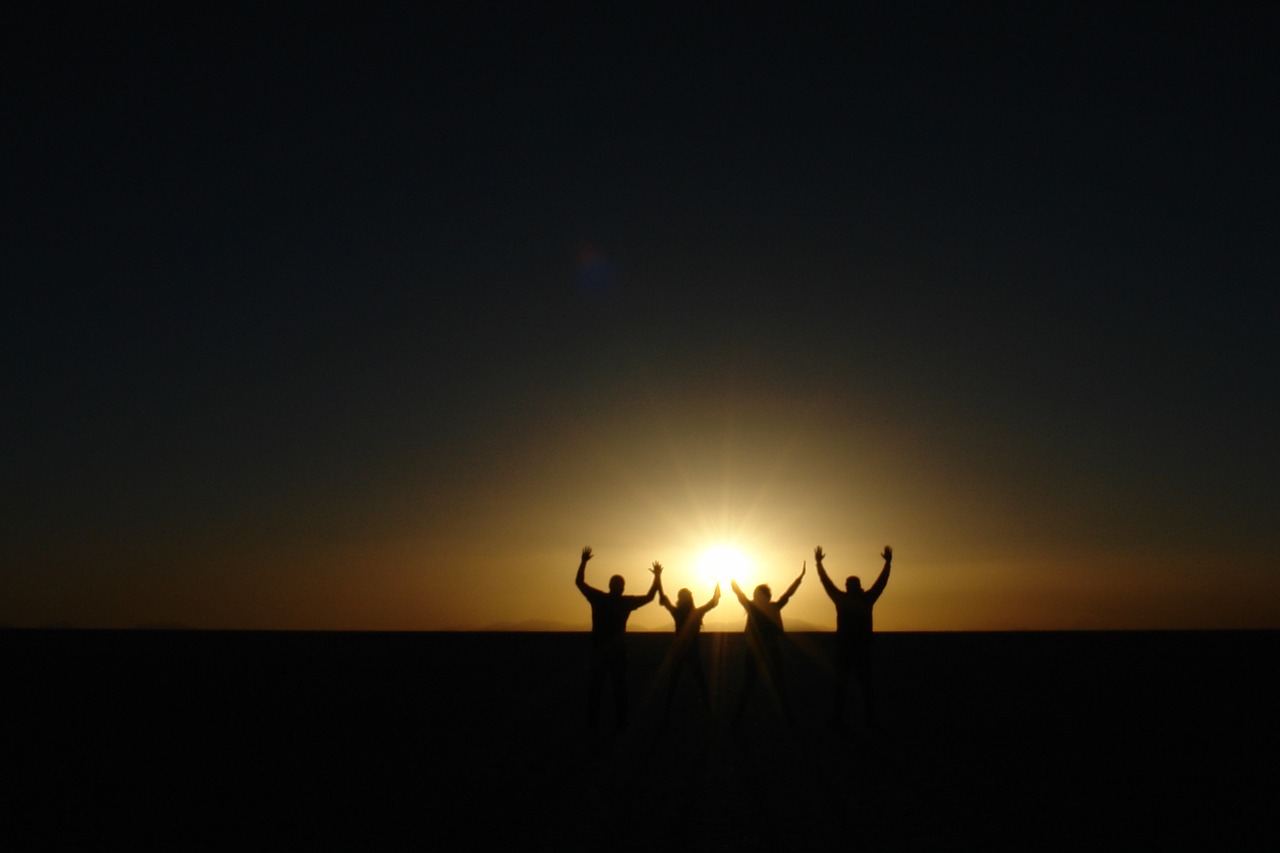 Image - setting sun people salar uyuni