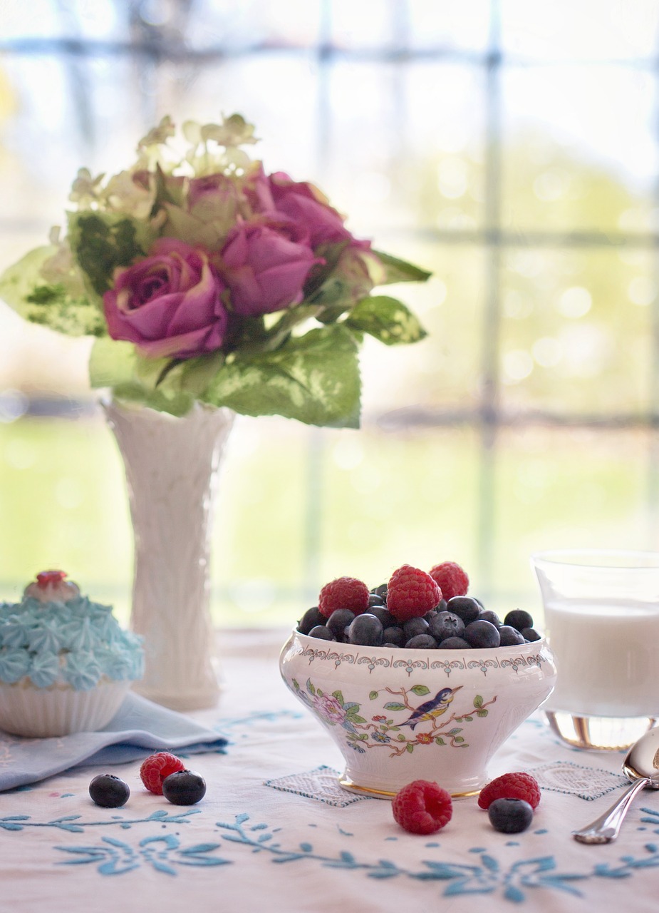 Image - blueberries raspberries in bowl