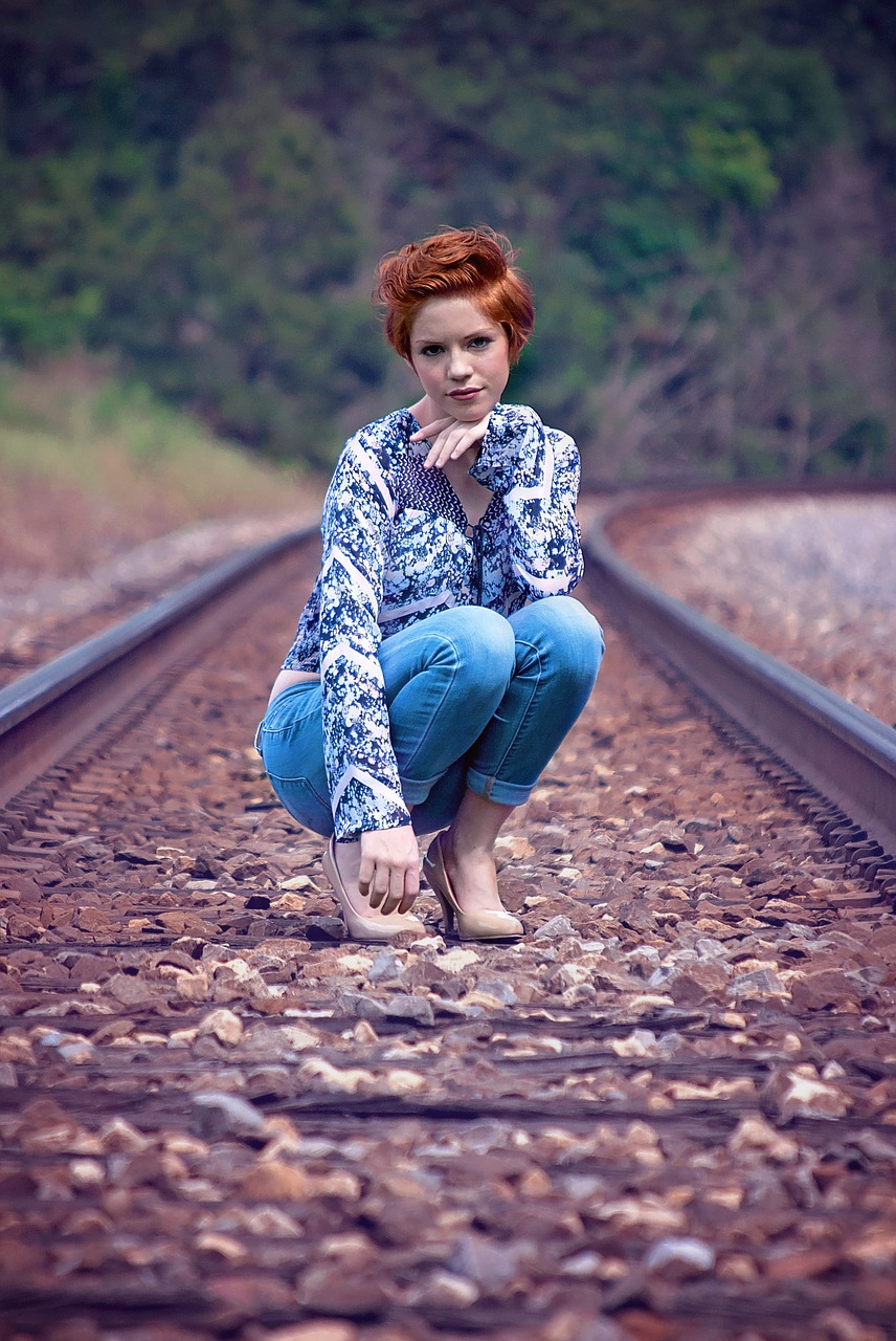 Image - girl pose squatting young female