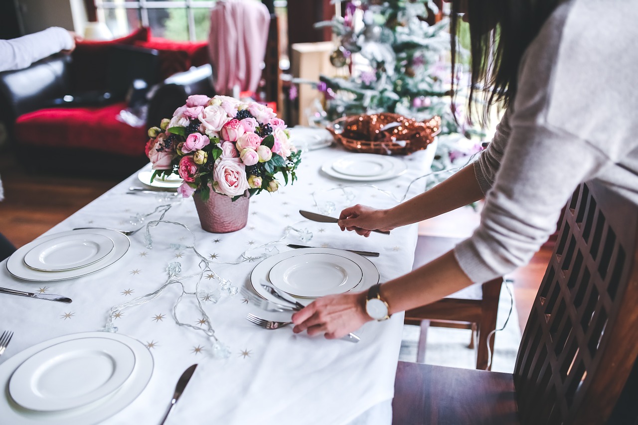 Image - table preparing set christmas