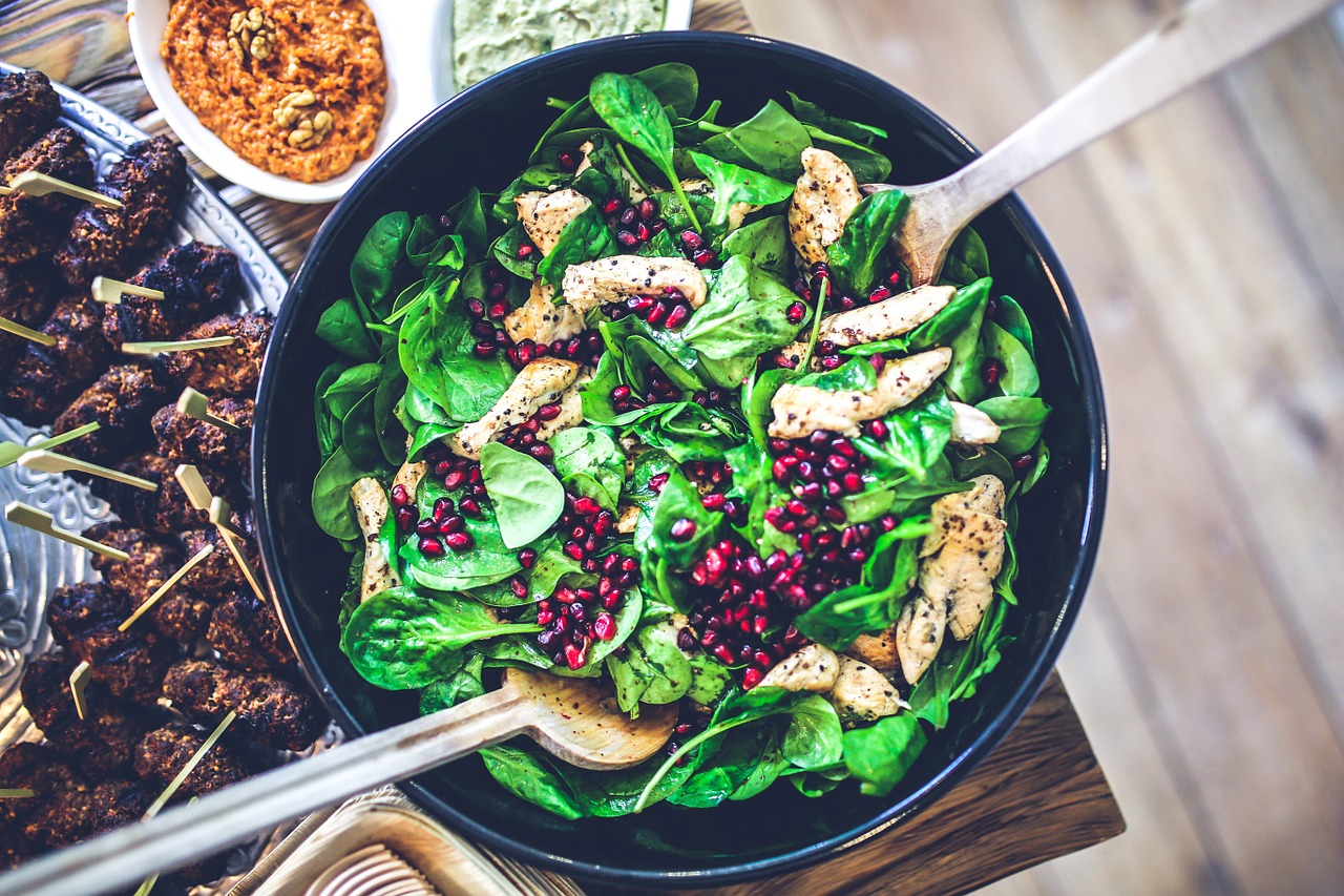 Image - spinach chicken pomegranate salad