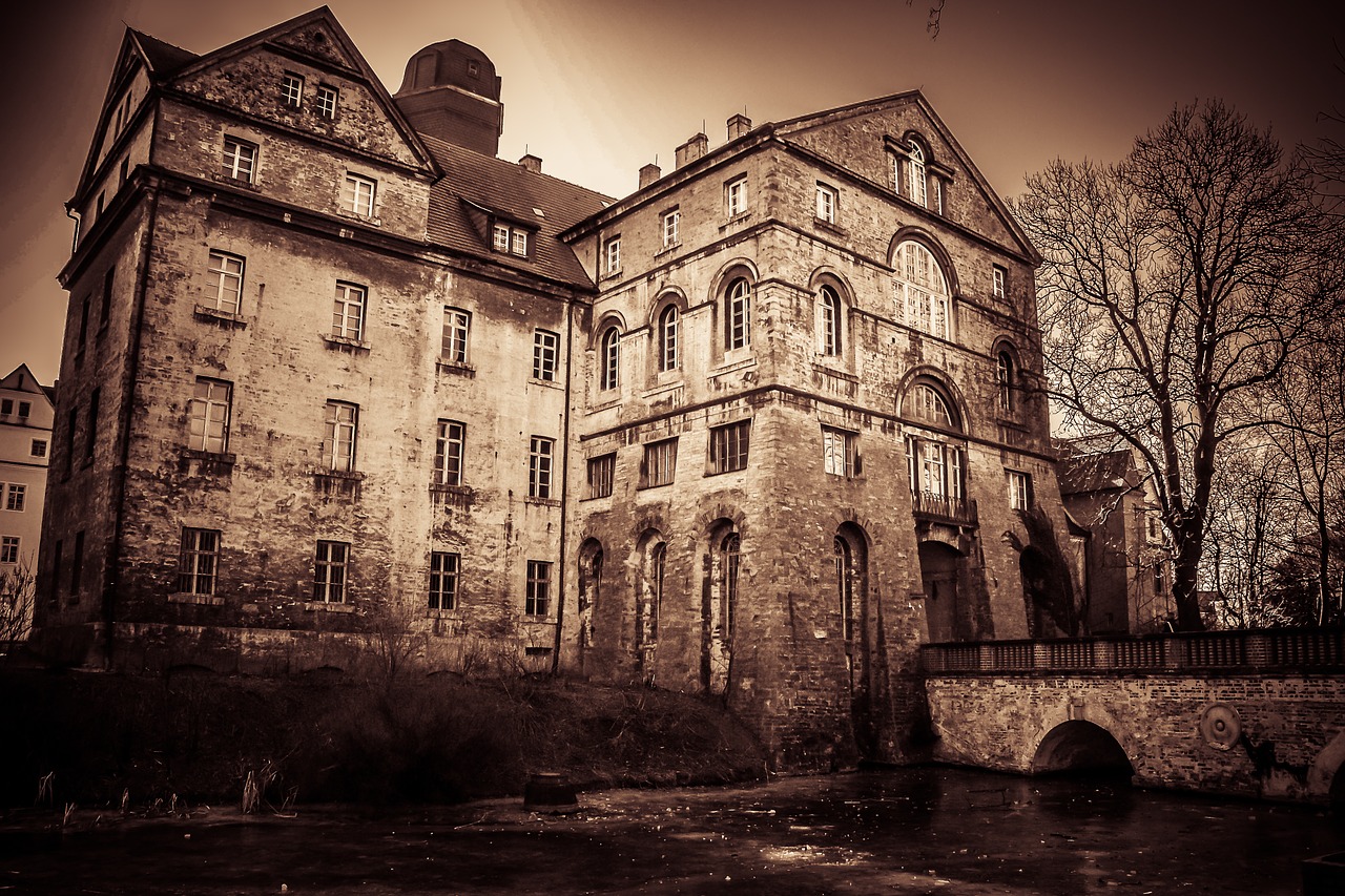 Image - home old haunted house