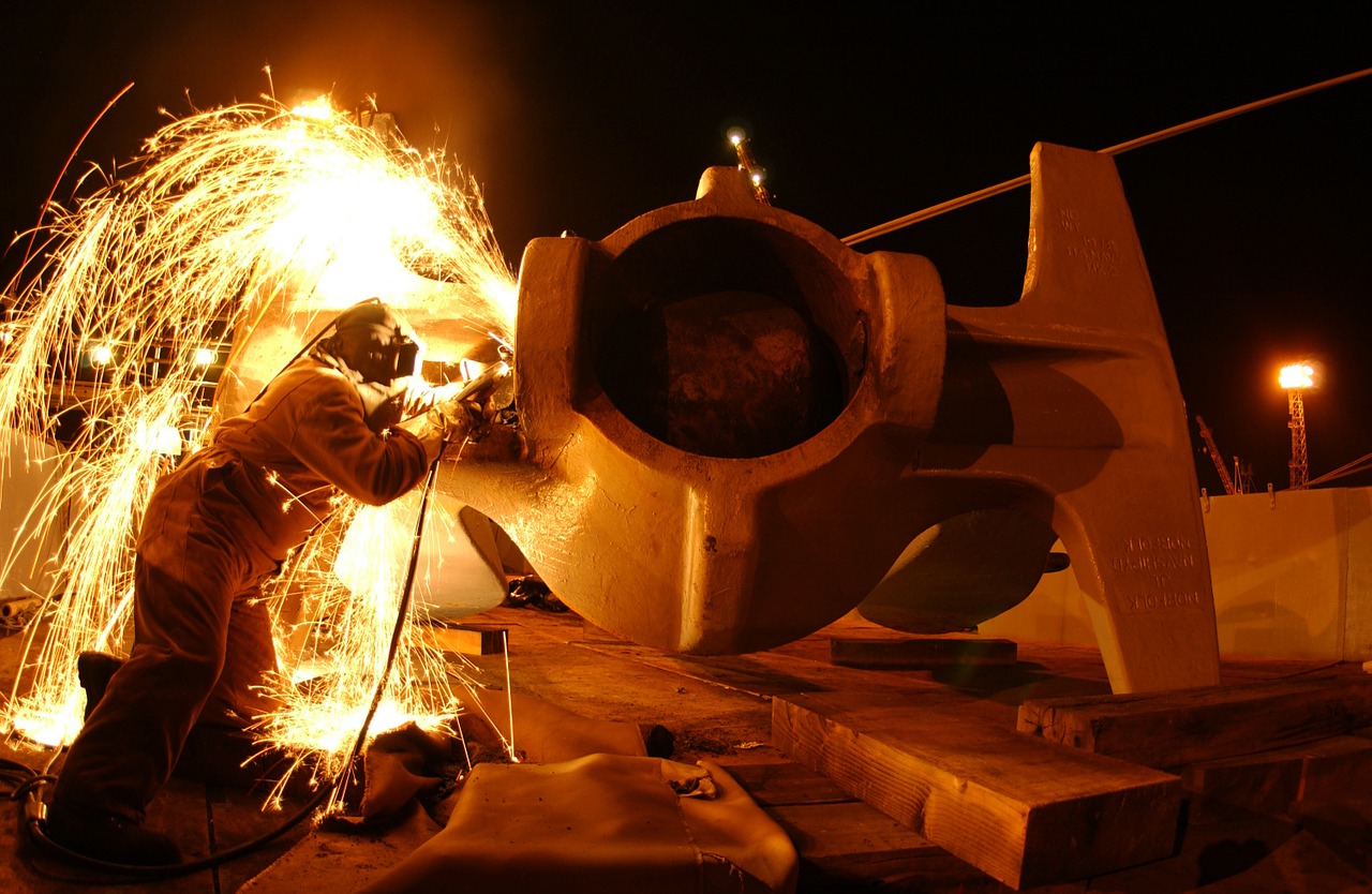 Image - ship anchor man welder welding