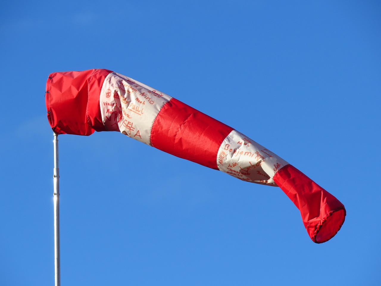 Image - wind direction indicator red white