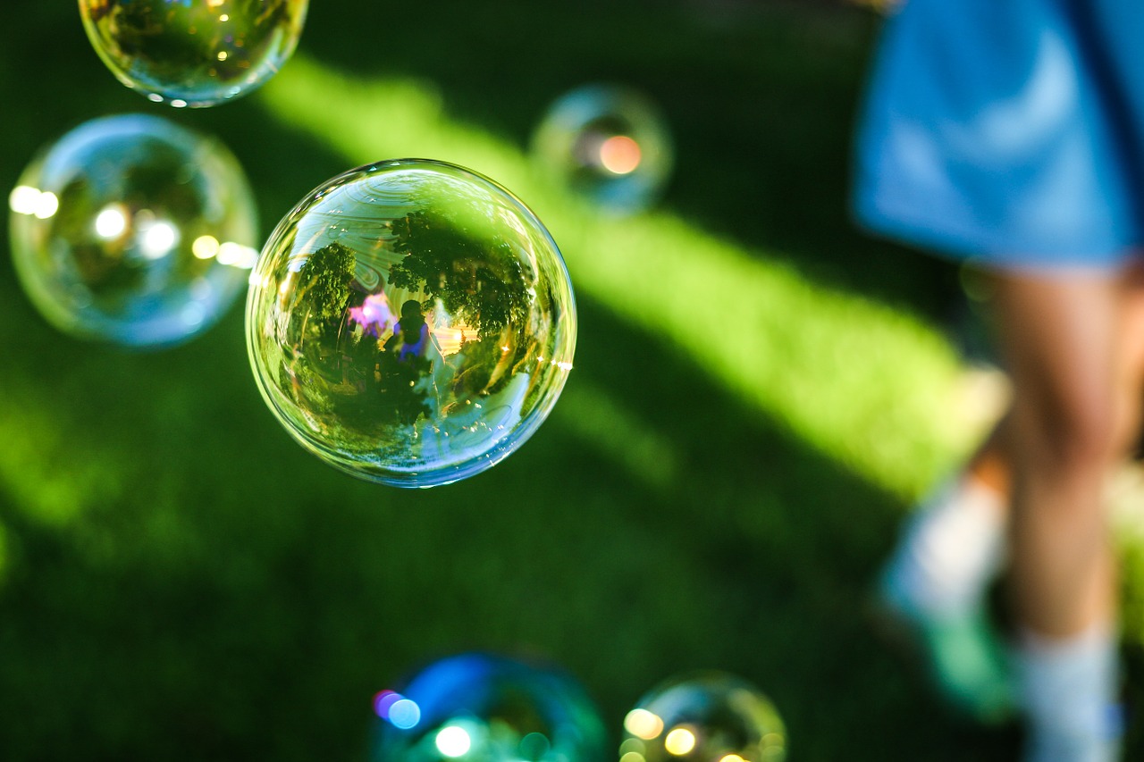Image - soap bubble spherical shape