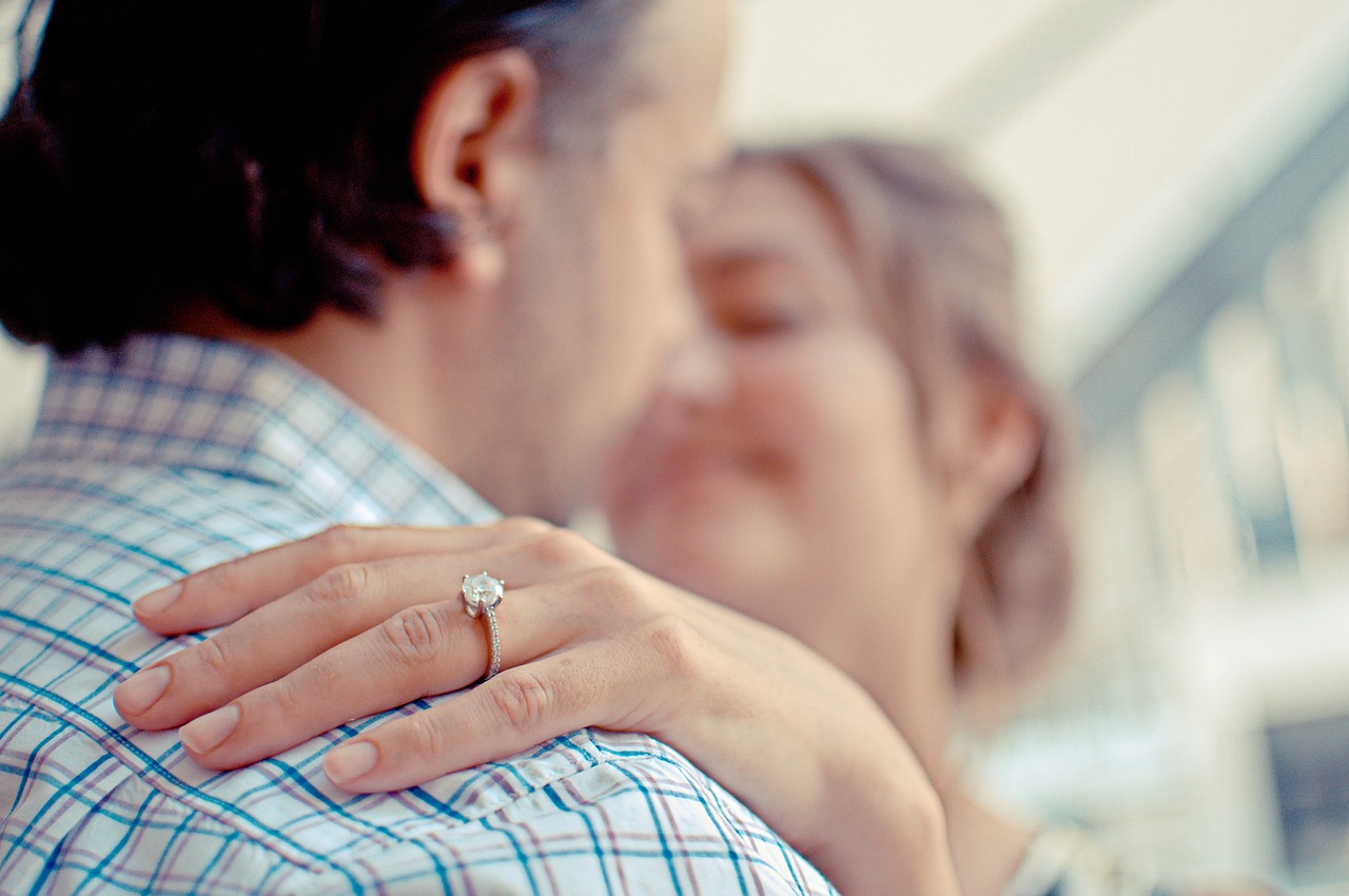 Image - couple engagement ring diamond