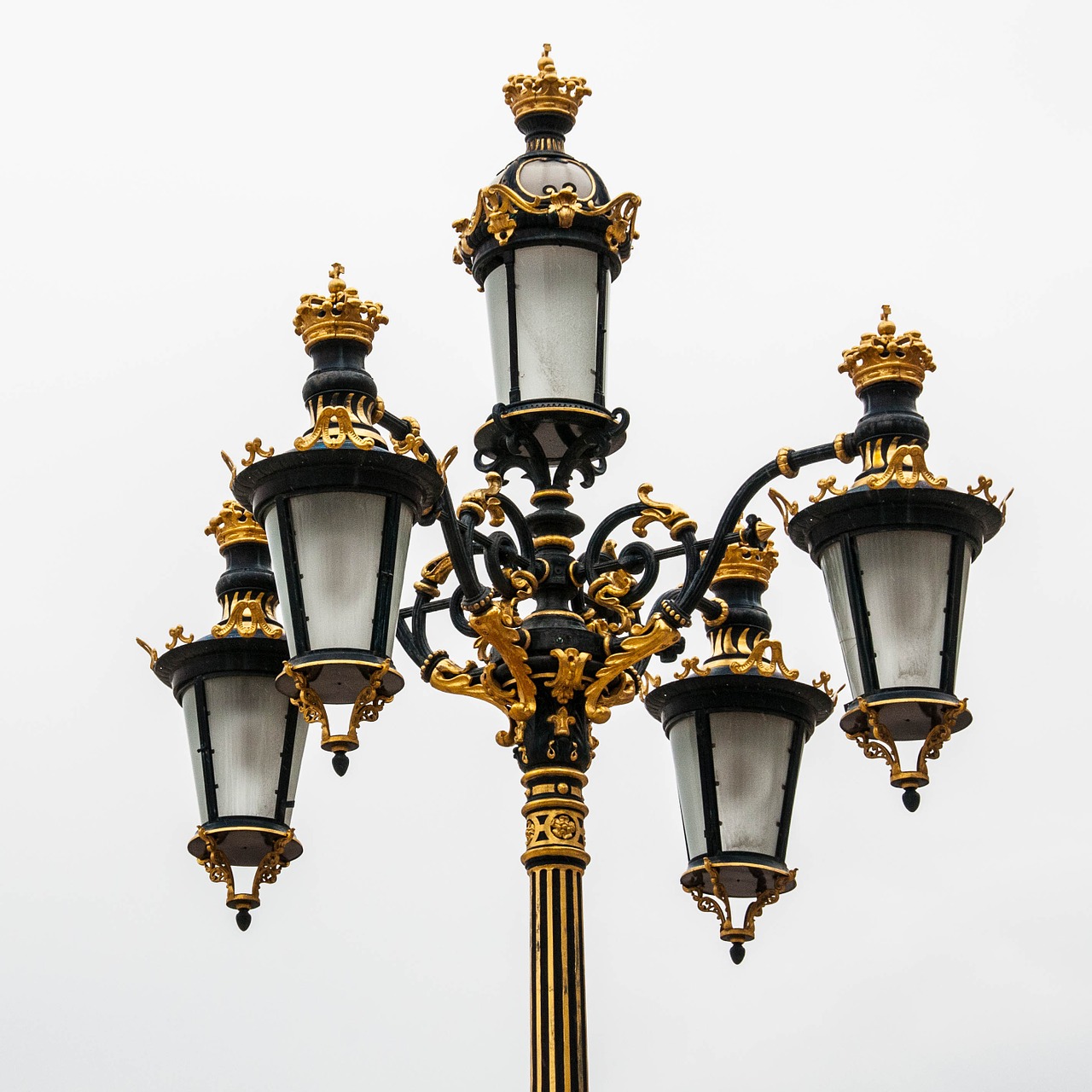 Image - lantern madrid lamp golden