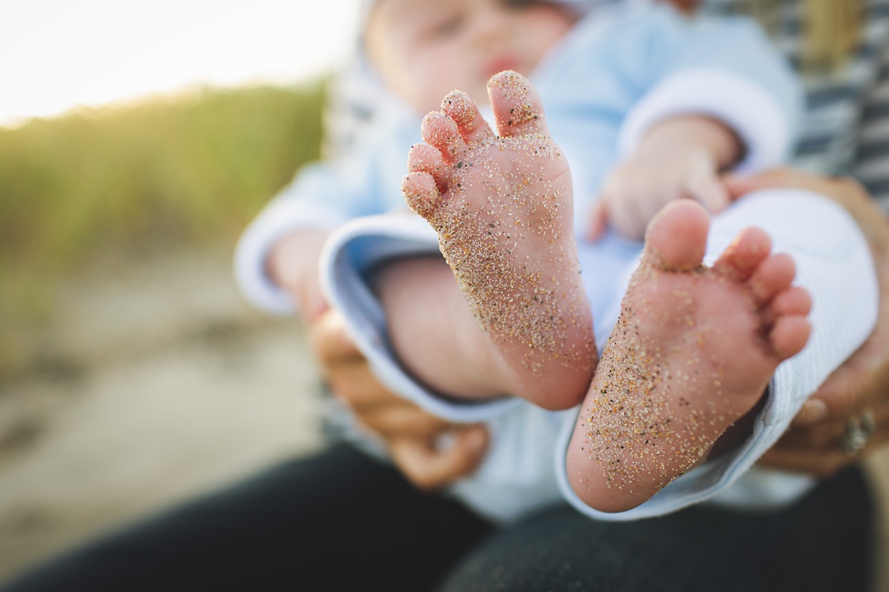 Image - baby child feet close up