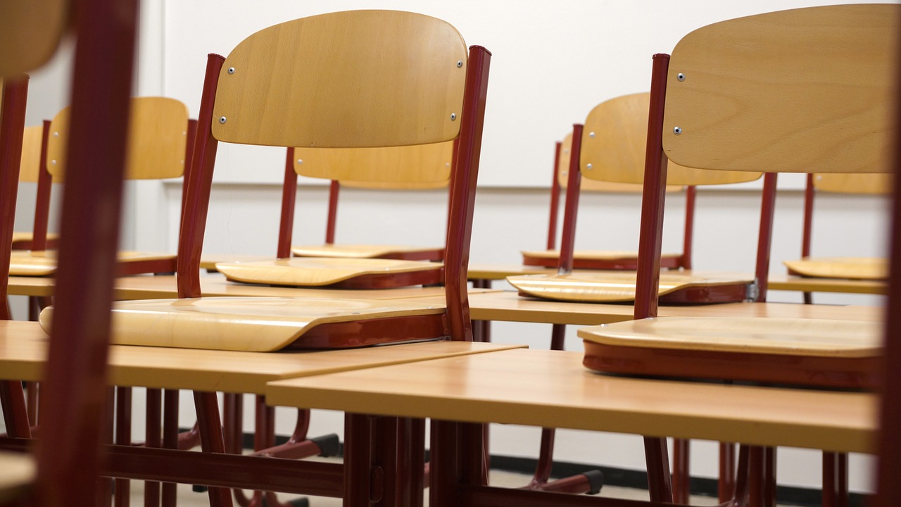 Image - classroom chairs tables school