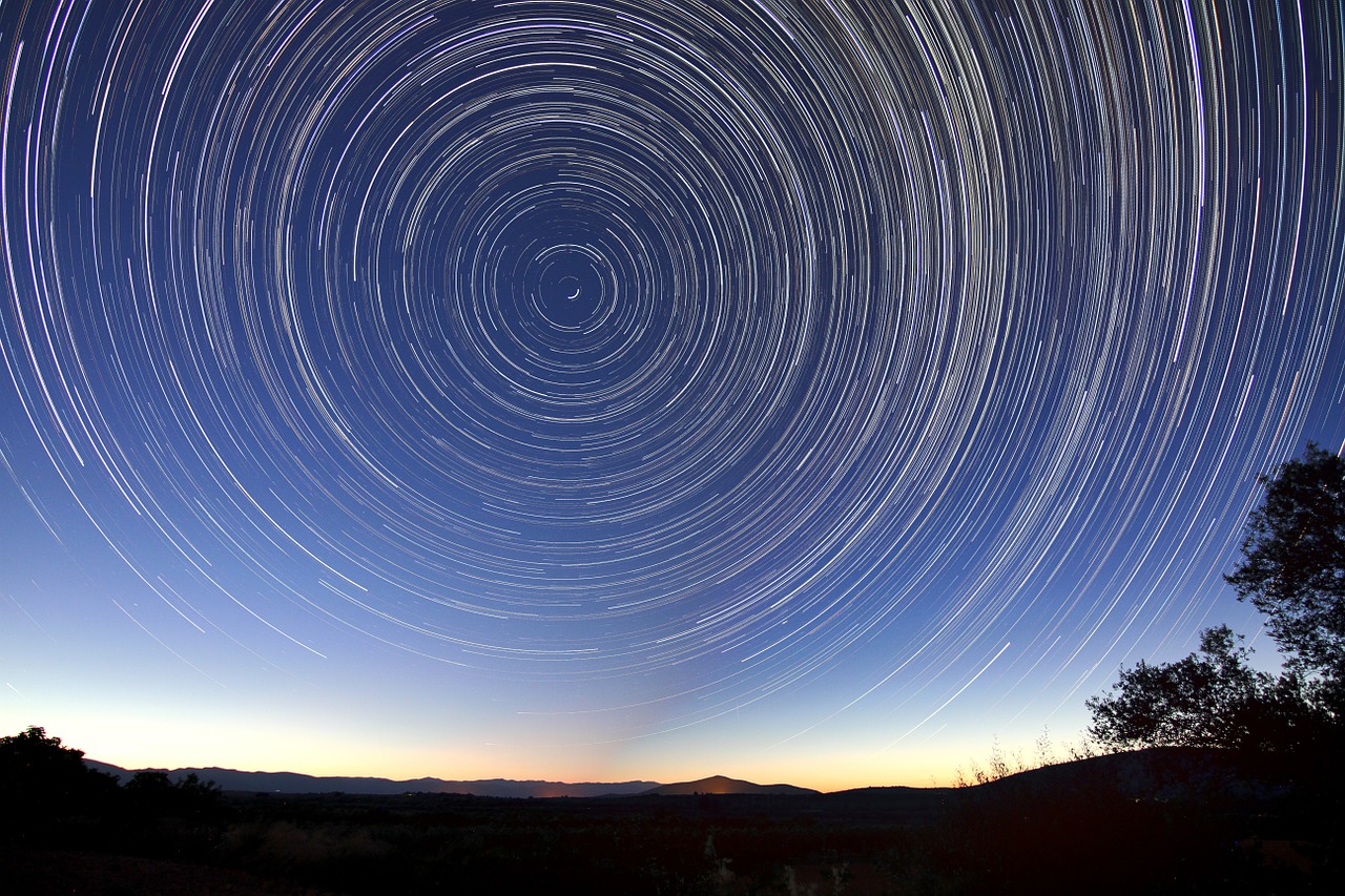 Image - star trails night long exposure