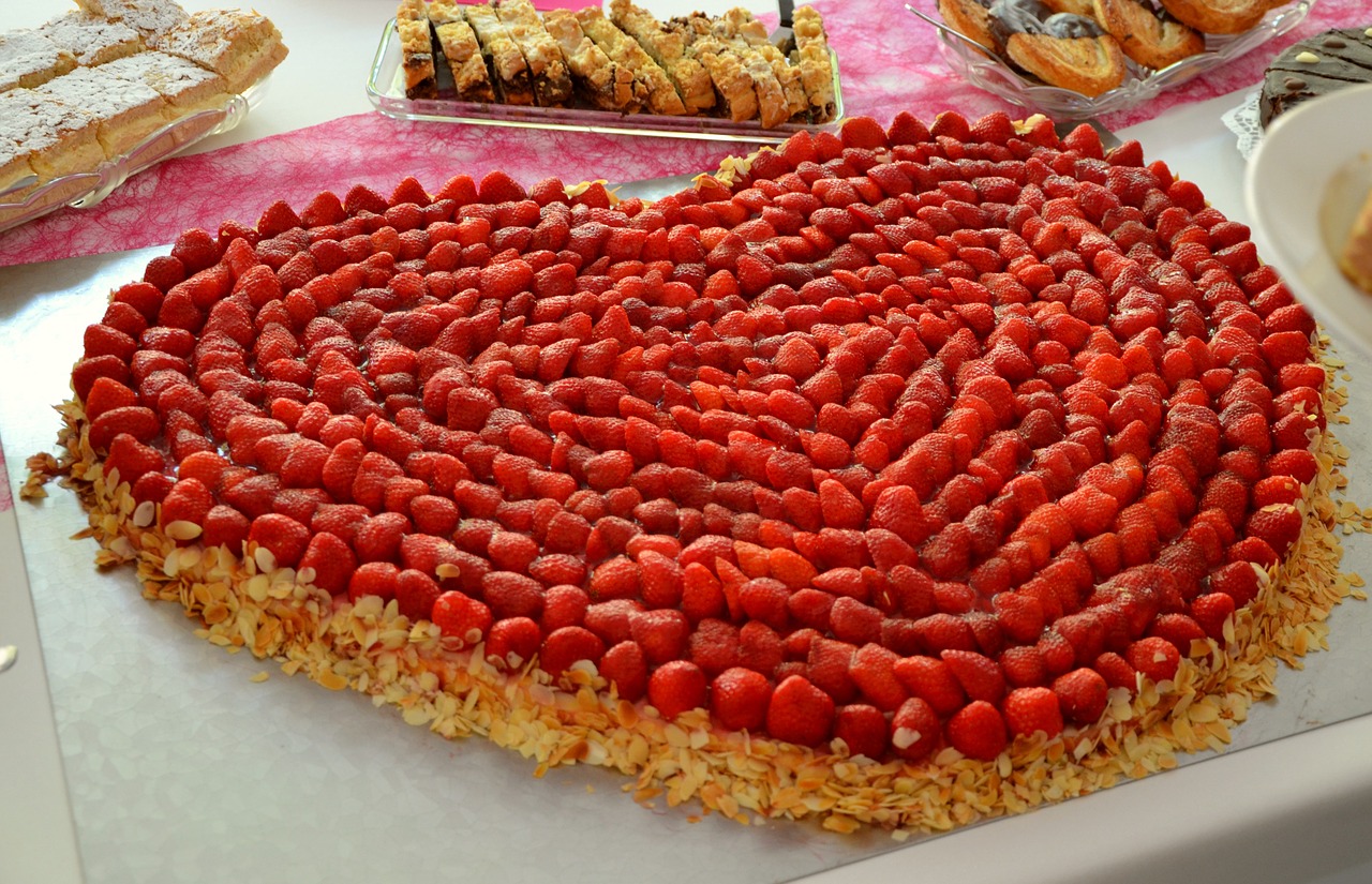 Image - strawberries strawberry cake heart