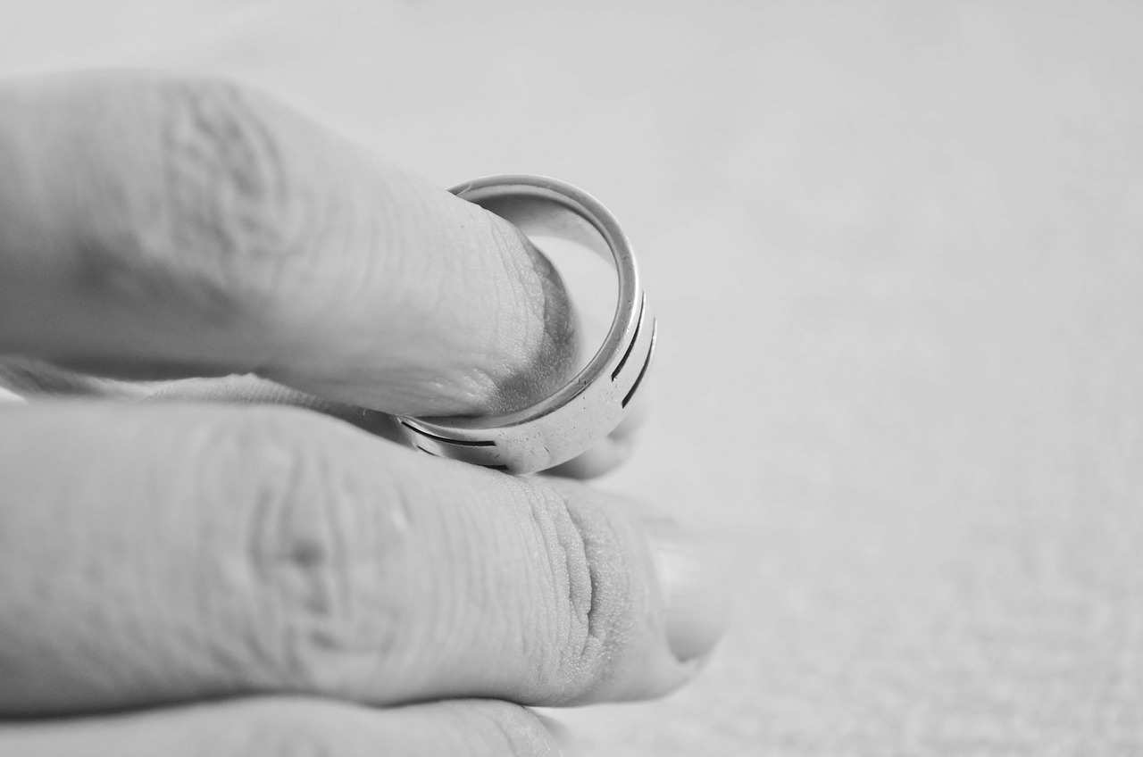 Image - hand finger people ring marriage