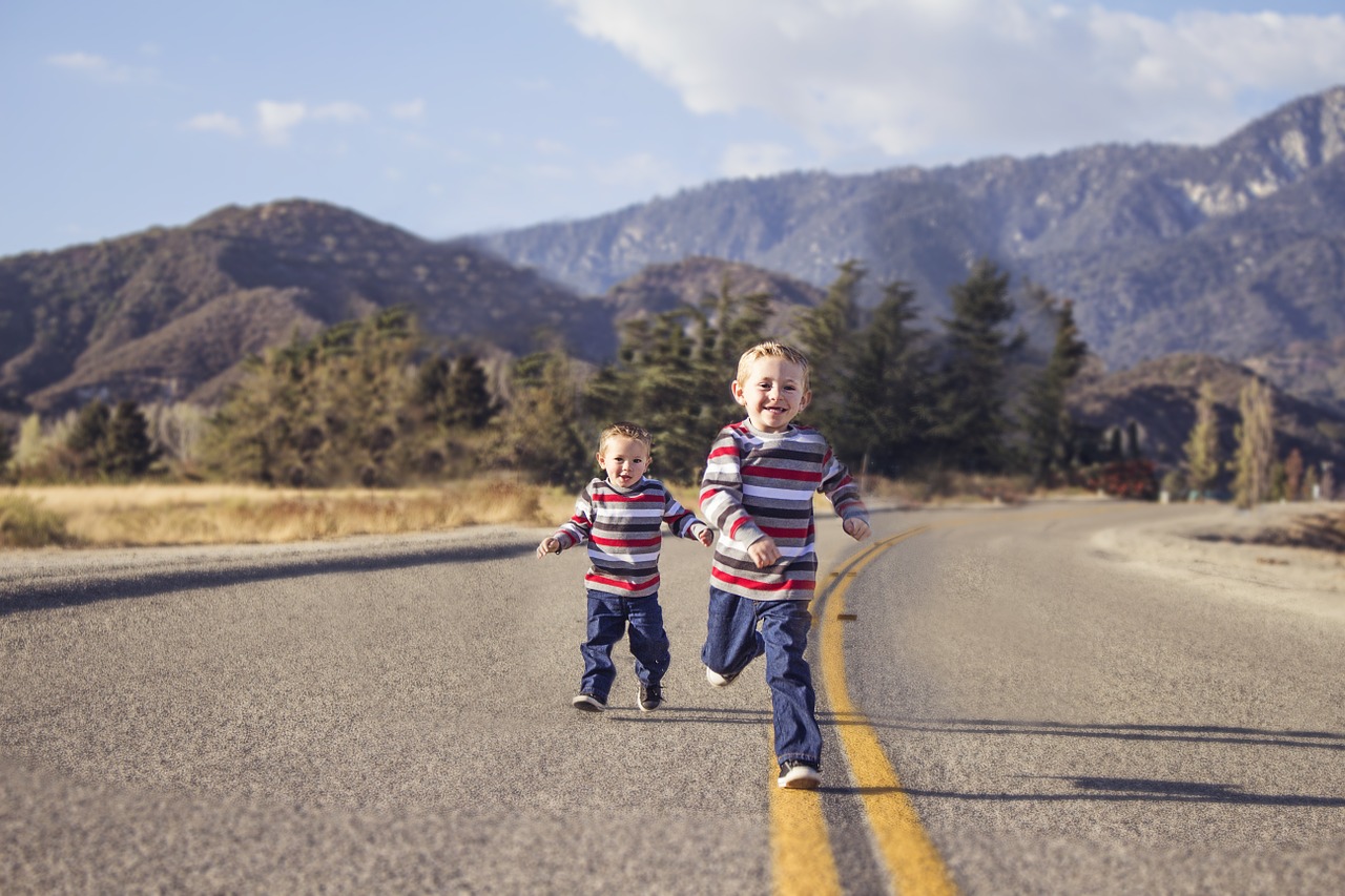 Image - boys brothers child fun little