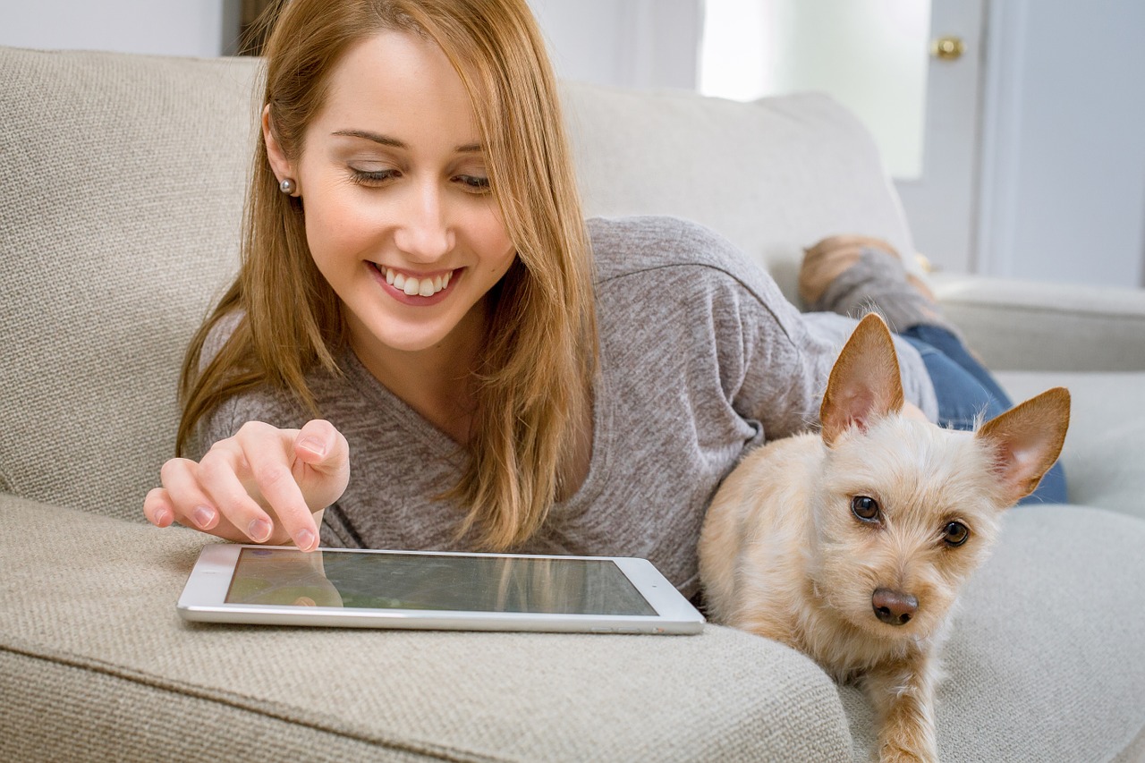 Image - tablet living room dog woman girl