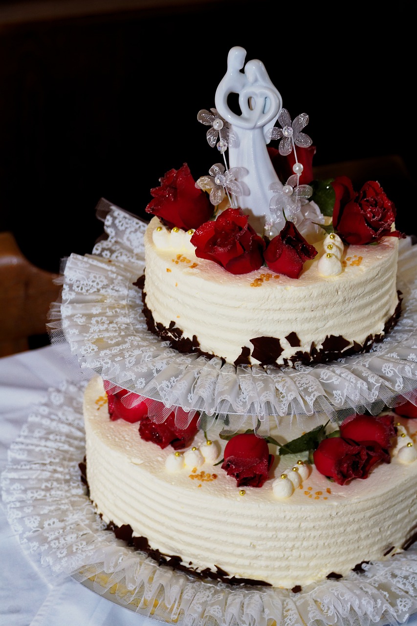 Image - wedding cake cake rose ornament