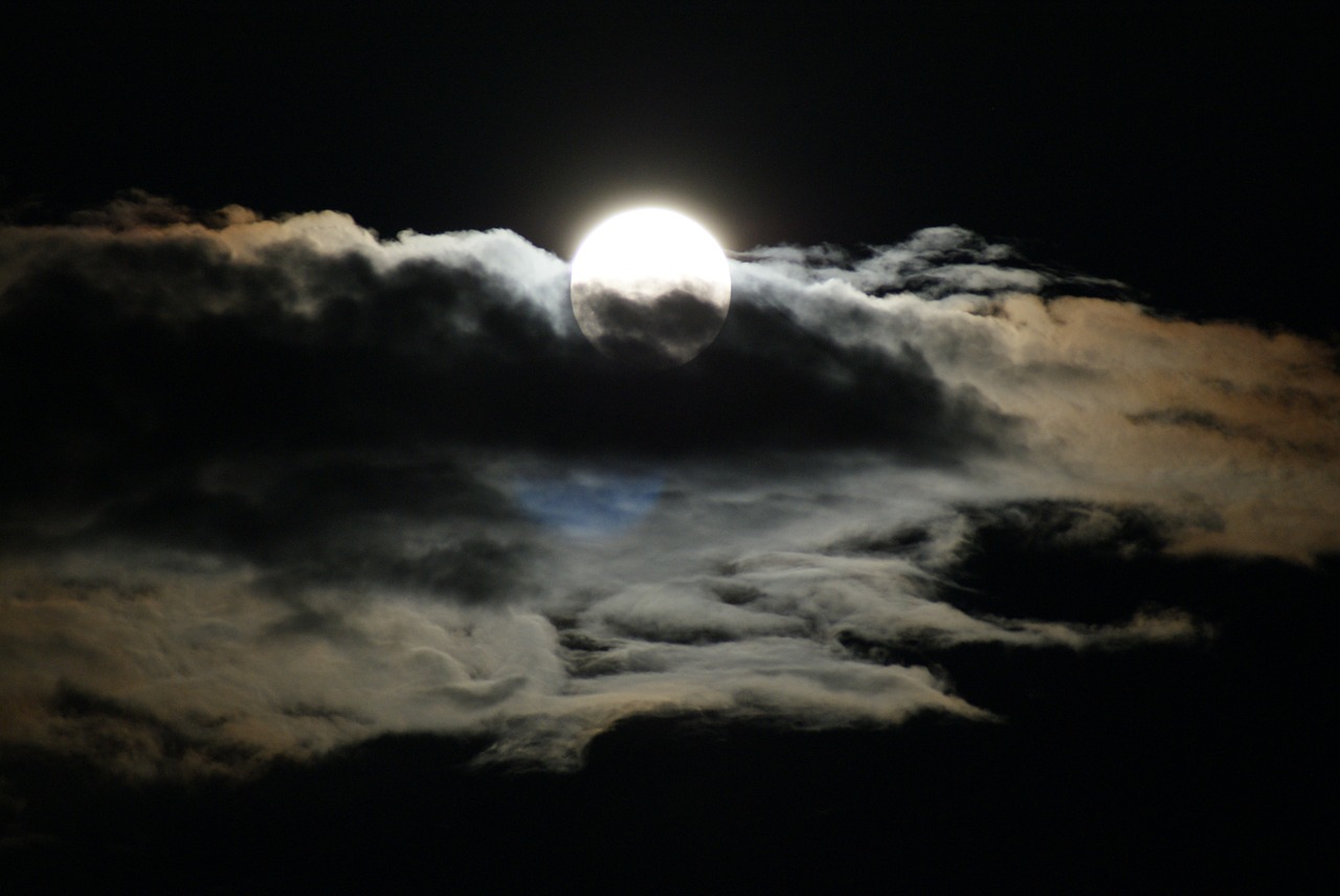 Image - moon clouds full moon night sky