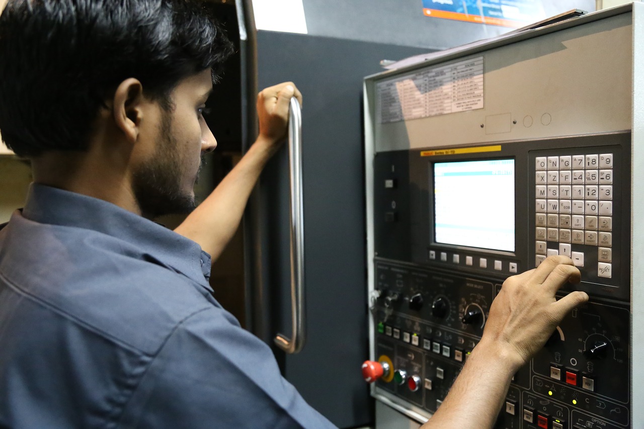 Image - worker industrial machines industry