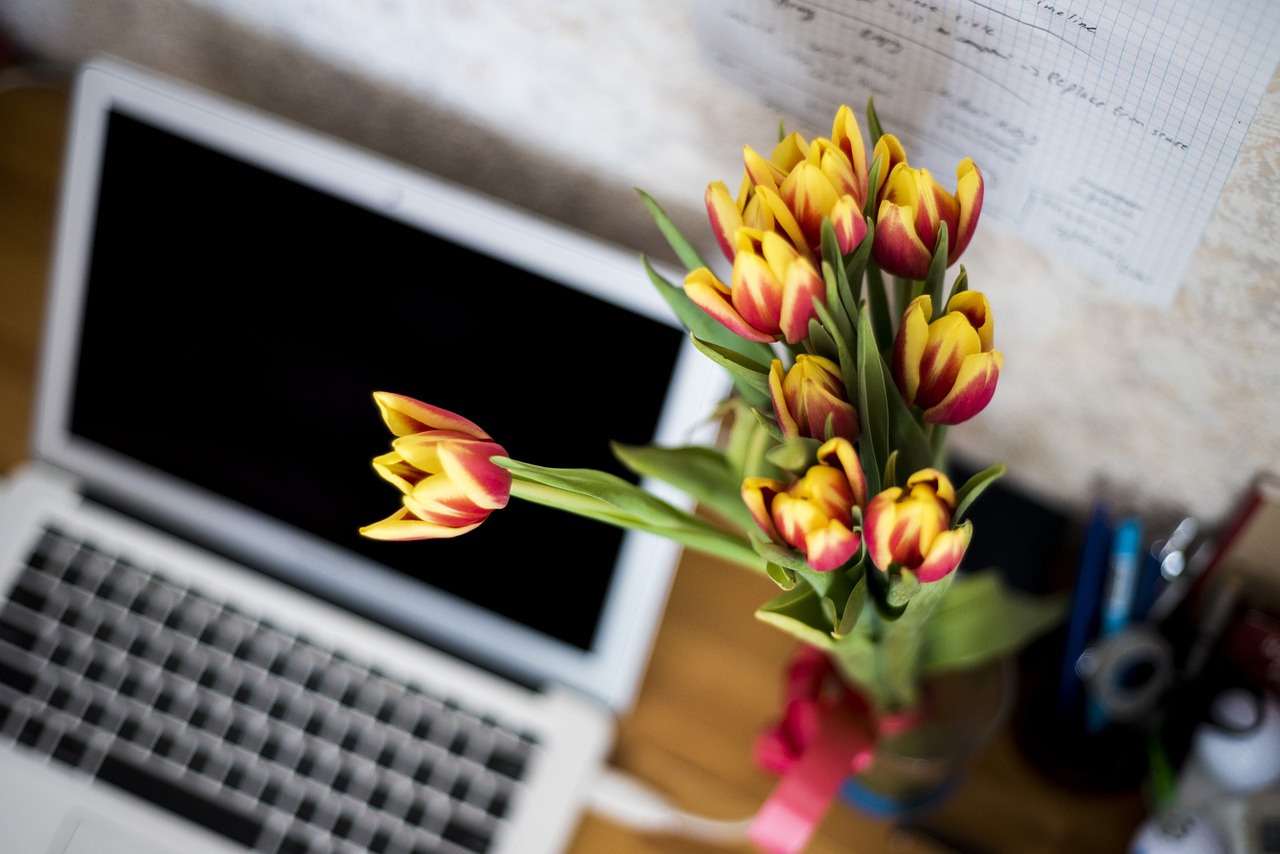 Image - flowers computer laptop keyboard