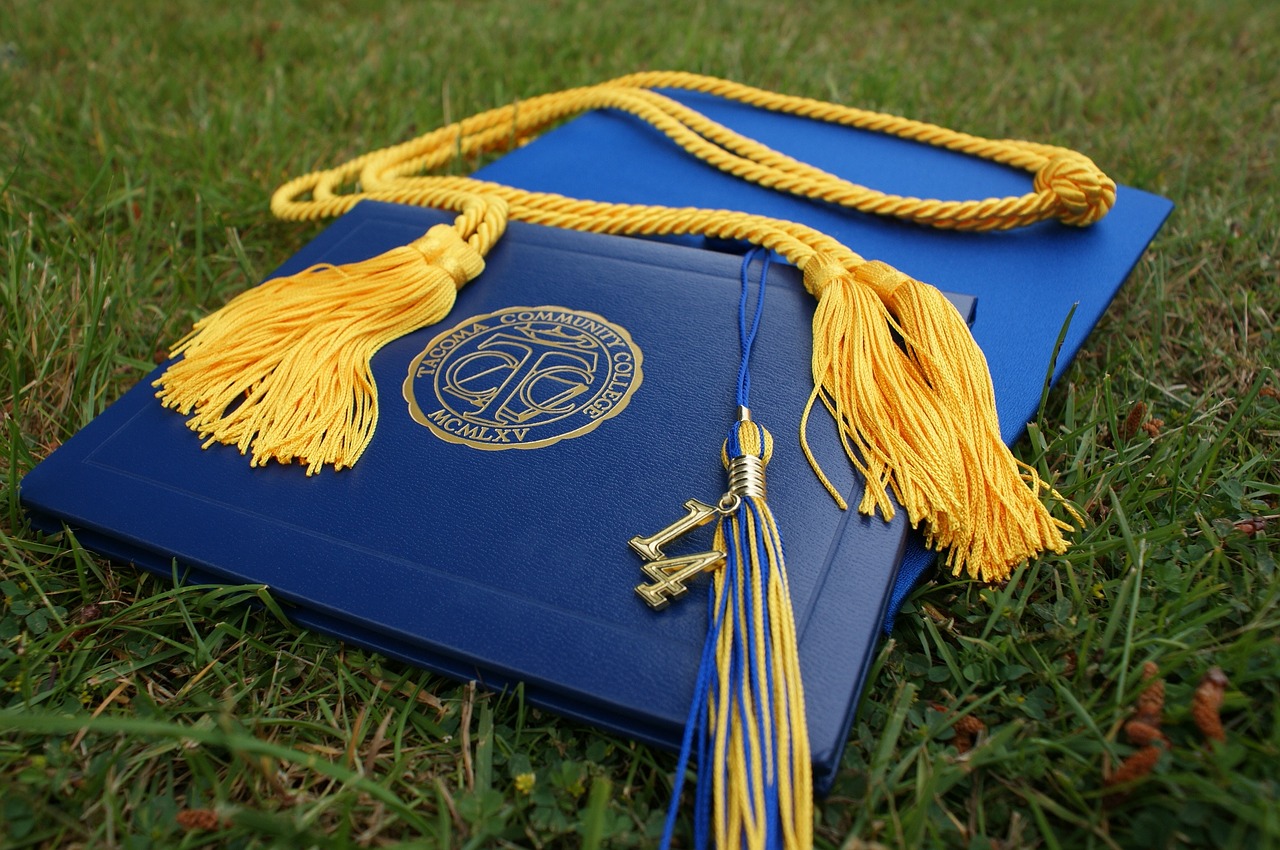 Image - graduation grads cap diploma