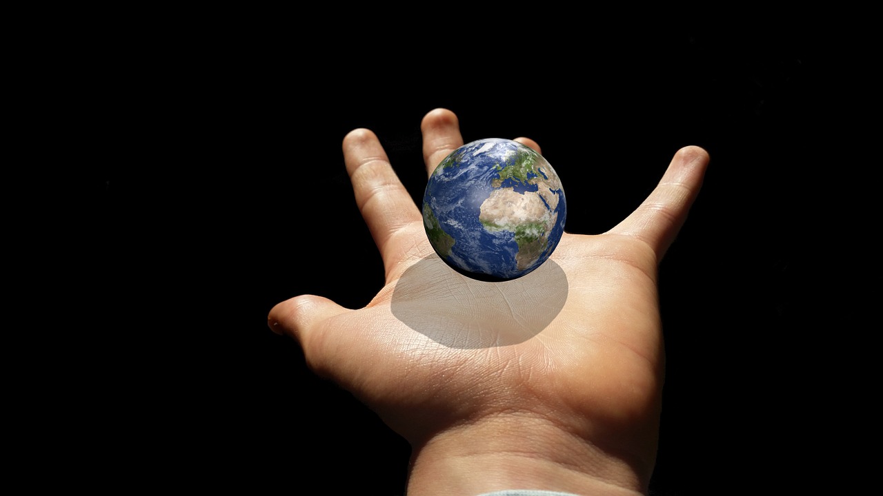 Image - globe earth planet hand keep