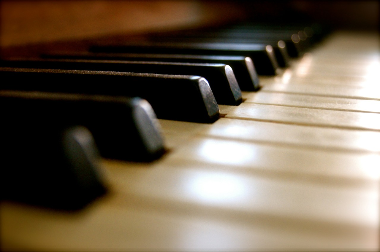 Image - piano keys music instrument old