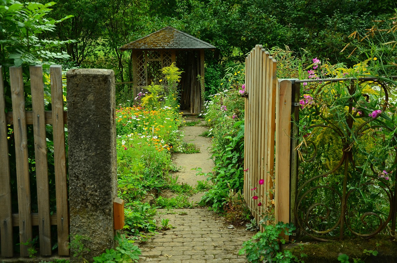 Image - garden garden door cottage garden