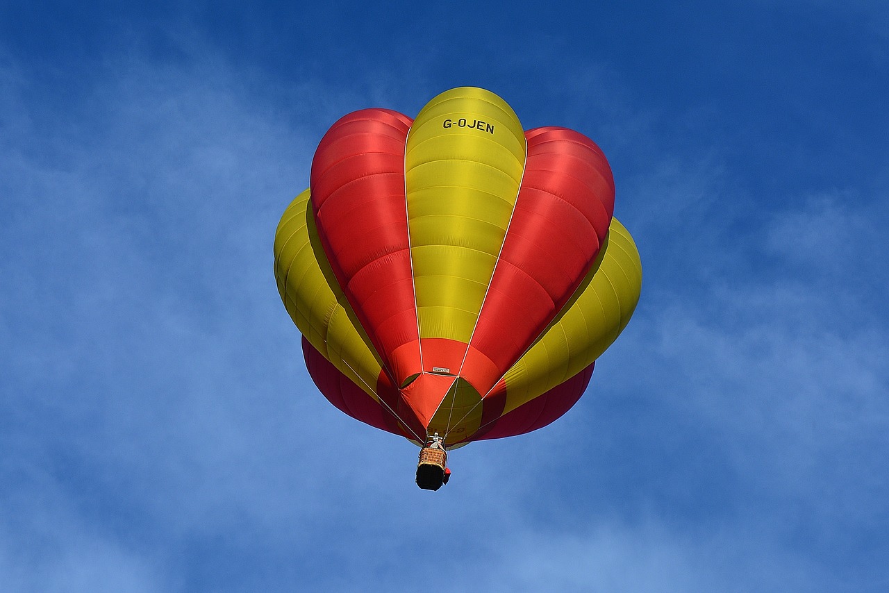 Image - hot air balloon balloon sky red