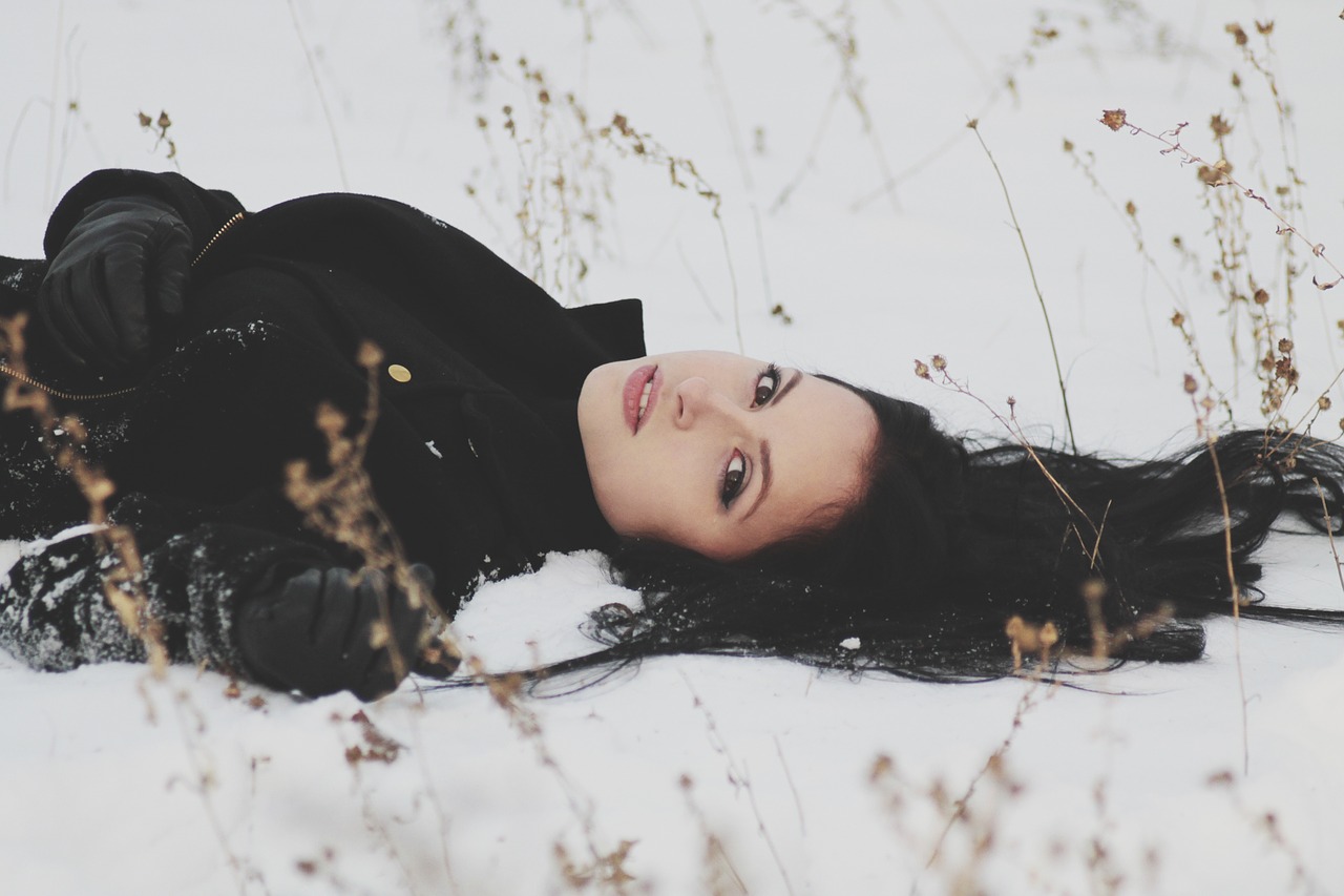 Image - woman model posing outdoors snow