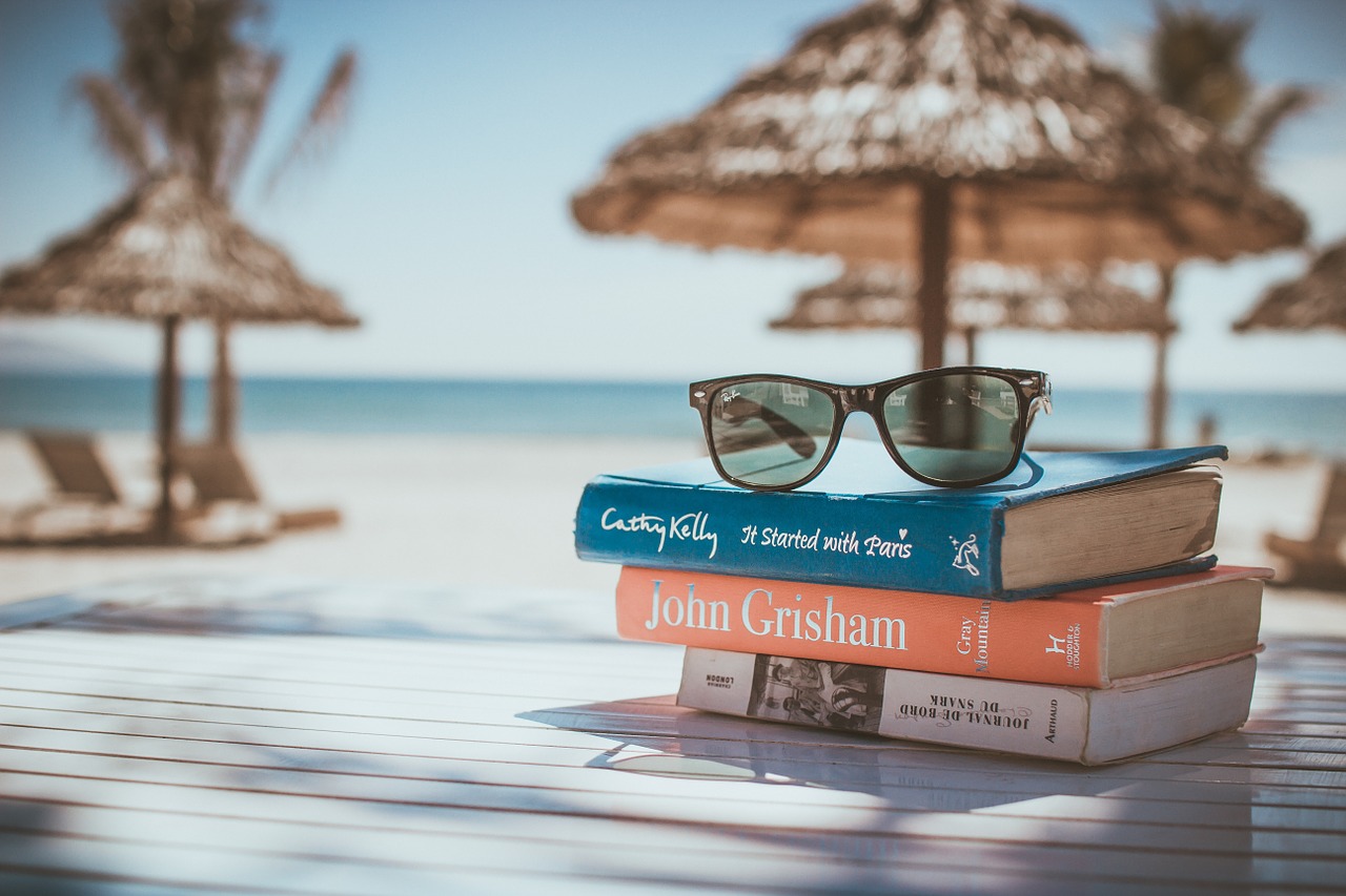 Image - books reading beach vacation