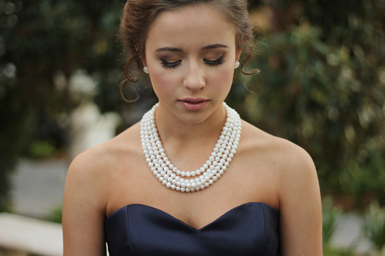 Image - woman girl female pearl necklace