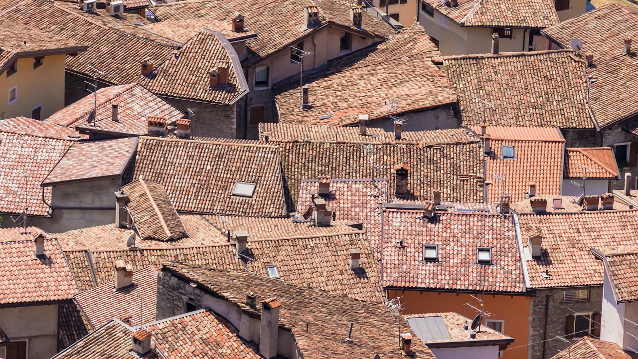 Image - roofs homes old town italy red