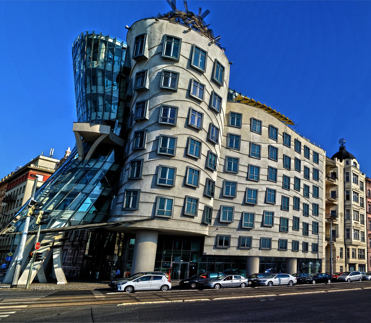 Image - building the dancing house prague