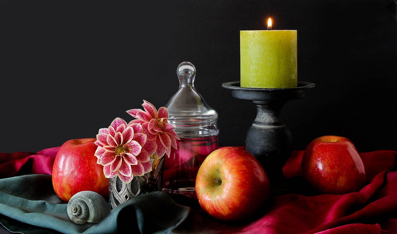 Image - still life candle flowers