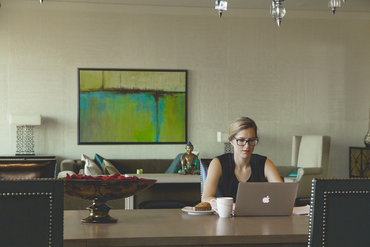 Image - laptop woman coffee breakfast