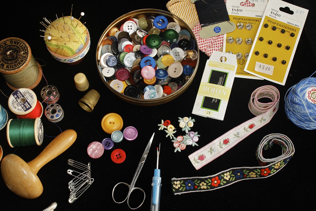 Image - sewing buttons sew thread