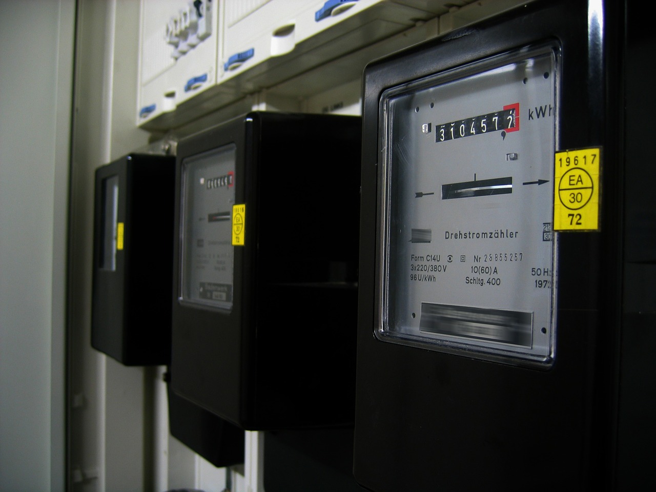 Image - electricity meter current pay