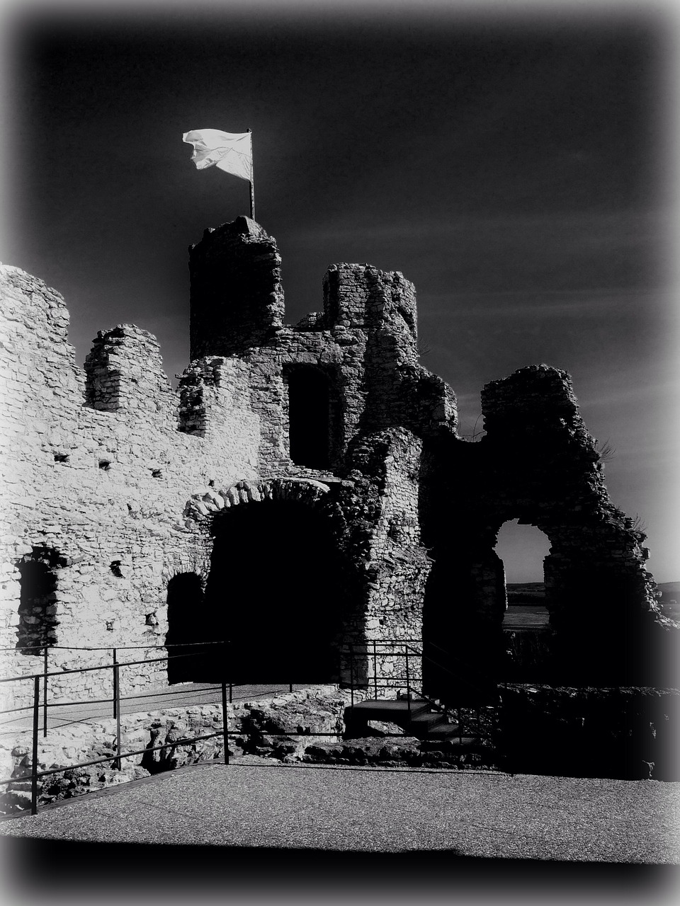 Image - ogrodzieniec poland castle monument