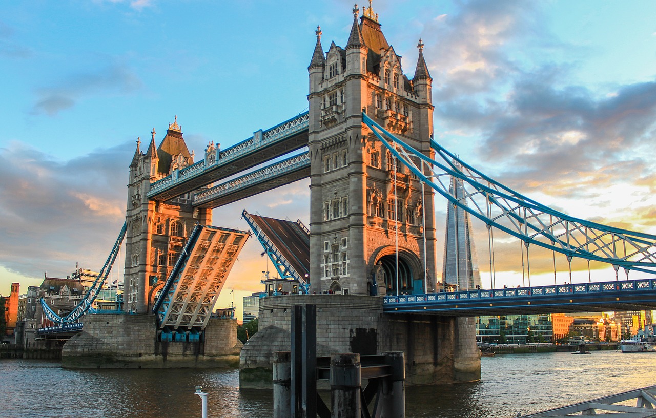 Image - tower bridge london evening