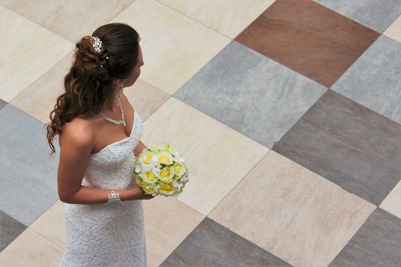 Image - bride bouquet wedding girl