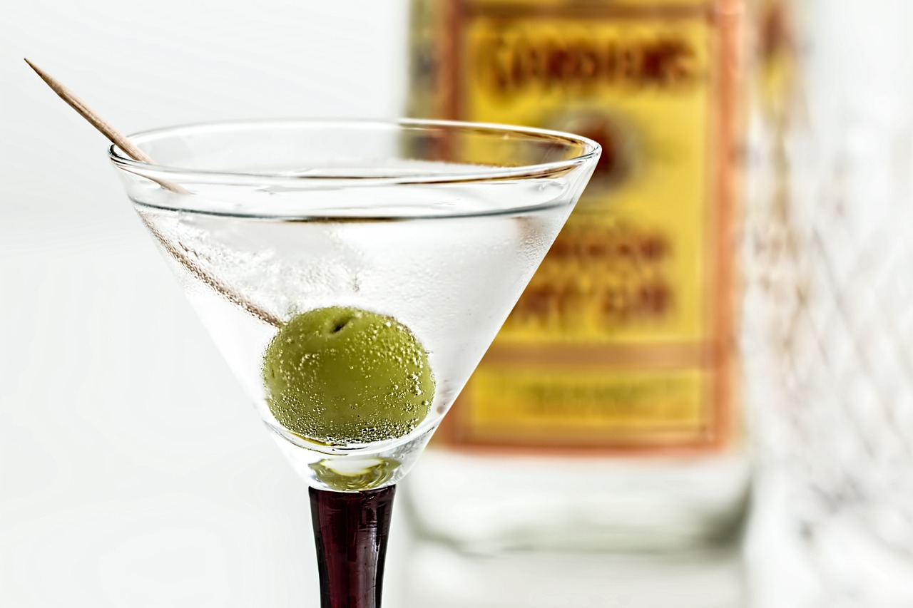 Image - cocktail martini gin drink glass